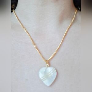 Vintage 80s 🤍✨️🎋Striped White Jade Heart Pendant Necklace